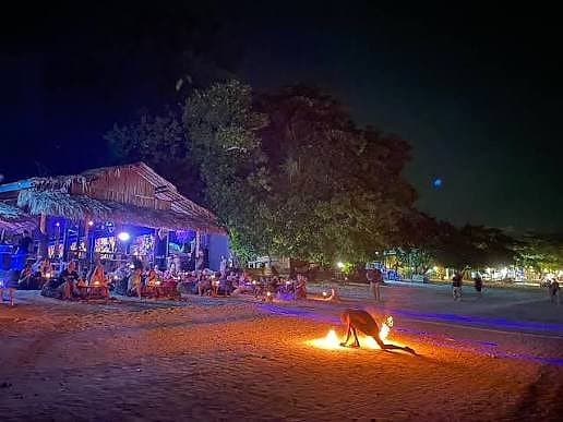 Monkey Bar Lipe