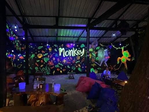 Monkey Bar Lipe