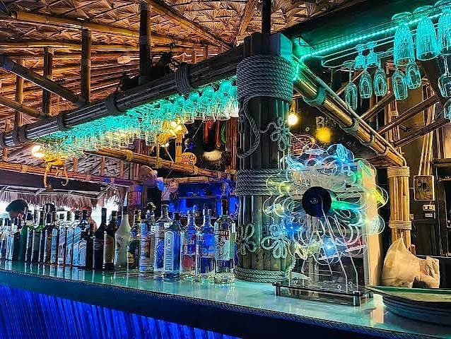 Monkey Bar Lipe